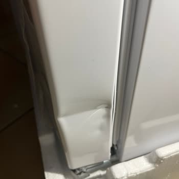 Horoz Lojistik Buzdolabını Sürükleyerek Hasara Neden Oldu Ve Tutanağı Vermedi