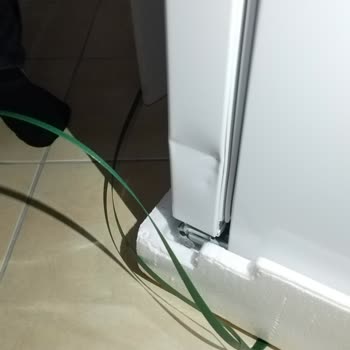 Horoz Lojistik Buzdolabını Sürükleyerek Hasara Neden Oldu Ve Tutanağı Vermedi