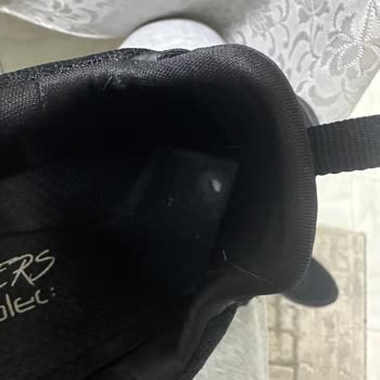 Skechers İç Taban Yırtıldı, Üretim Hatası Olmadığı Söylendi