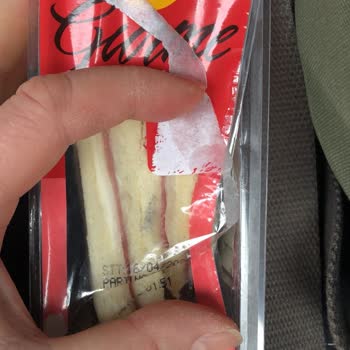 Küflü Sandviçte Sağlık Riski Ve İade Talebi