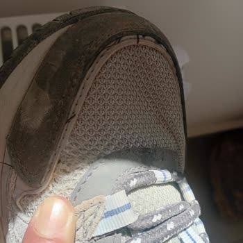 Columbia Ayakkabısının Üst Kısmının Hızlı Yırtılması Ve Garanti Talebi