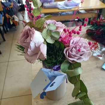 Görseldeki Şık Çiçek Yerine Dağınık Ve Özensiz Çiçek Gönderildi