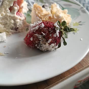 Migros Yemek'ten Küflü Pasta İçin 700 TL Tam İade Talebi