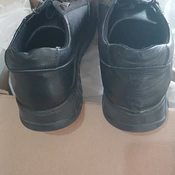 Sert Arka Kısım Ve Rahatsız Taban: Mağaza İnceleme Reddedildi