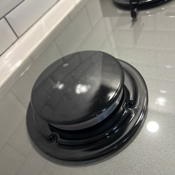 Yeni Kurulan Arçelik Ocakta Çizik, Lekeler Ve Arızalı Gözü İçin Ücretsiz Değişim Talebi