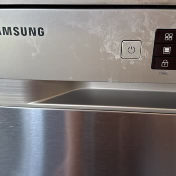 Samsung Bulaşık Makinesindeki Dış Yüzey Lekeleri Ve Servis İhmali İçin Garanti Talebi