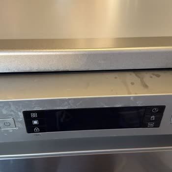 Samsung Bulaşık Makinesindeki Dış Yüzey Lekeleri Ve Servis İhmali İçin Garanti Talebi