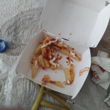 Kalın Ve Çiğ Döner Dürüm, Mide Ağrısına Yol Açtı