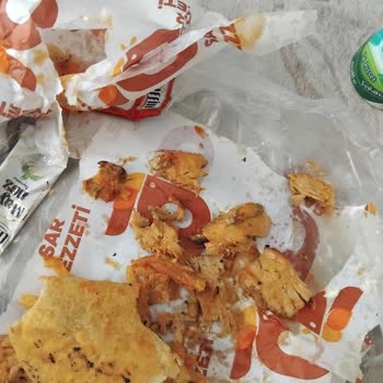 Kalın Ve Çiğ Döner Dürüm, Mide Ağrısına Yol Açtı