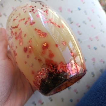 Cam Kupa Kısa Sürede İçinde Kararmaya Başladı, Mağaza Müdürü Yardım Etmedi