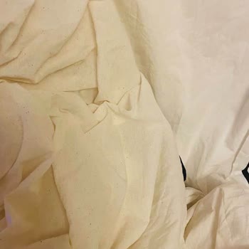 Volny Home’da Yanıltıcı Görseller Ve Uyuşmayan Nevresim Takımı