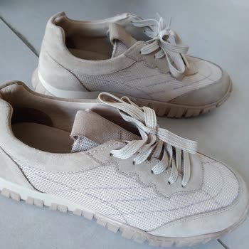 Sert Tabanlı Ayakkabının Neden Olduğu Ağrı Ve Değişim Sözünün İhlali