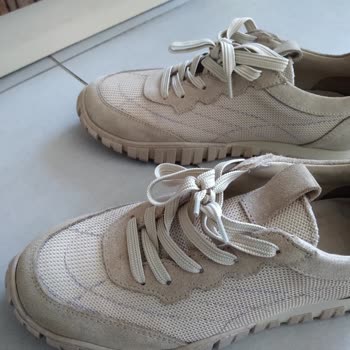 Sert Tabanlı Ayakkabının Neden Olduğu Ağrı Ve Değişim Sözünün İhlali