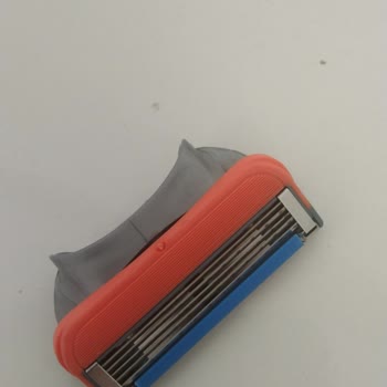 Dolap'ta Satıcının Satmış Olduğu Sahte Gillette Bıçağı İçin 915 TL İade Talebi