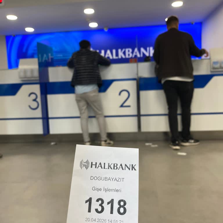 Ağrı Doğubayazıt Halkbank Şubesinde Sıra Karışıklığı Ve Uzun Bekleme Şikayeti