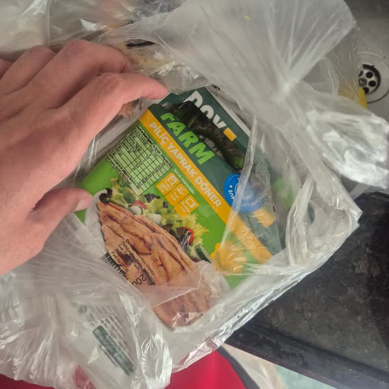 Doyfarm Hazır Dönerinde Deri Parçaları Ve Zehirli Tat, Mide Rahatsızlığı Yaşadım