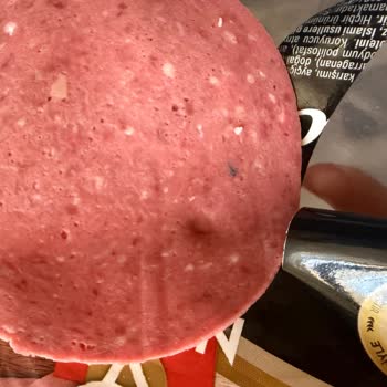 Namet Dana Salamda Sert Kemik Parçaları Ve Sağlık Riski