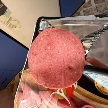 Namet Dana Salamda Sert Kemik Parçaları Ve Sağlık Riski