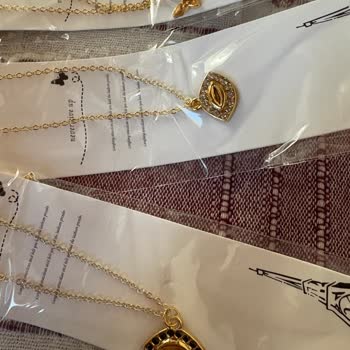 Kargo Gecikmesi, Kırık Küpe Ve Kalitesiz Takı Şikayeti