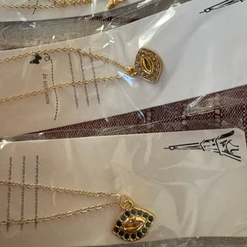 Kargo Gecikmesi, Kırık Küpe Ve Kalitesiz Takı Şikayeti