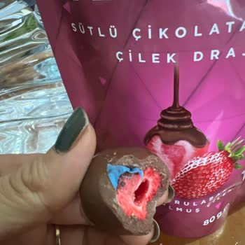 Karmen Çilek Drajesinde Plastik Parça Bulunması Sağlık Riski