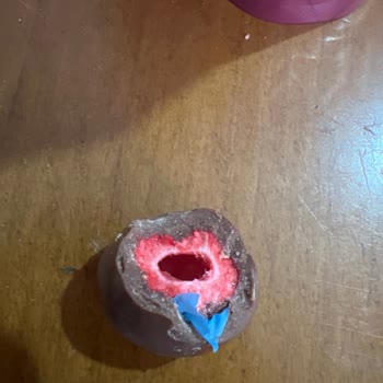 Karmen Çilek Drajesinde Plastik Parça Bulunması Sağlık Riski