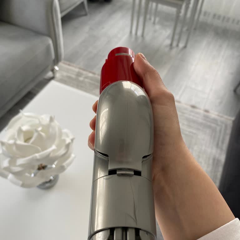 Dyson V12 Detect Slim Absolute Adaptör Gevşemesi Ve Müşteri Hizmetlerinin Kırık İddiası