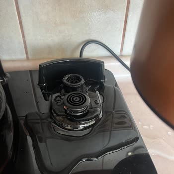Arçelik Gurme Çay Makinesi Alt Kısımdan Su Sızıntısı Ve Elektrik Çarpması Riski