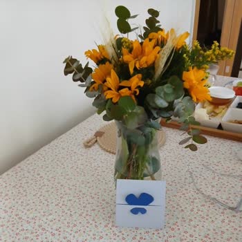 Solmuş Ve Görseldekiyle Uyuşmayan Çiçek Aranjmanı Ve Kötü Müşteri Hizmetleri