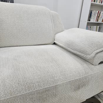 Teslimat Gecikmesi Ve Krem Kumaşta Renk Geçmesi Nedeniyle İade Talebi