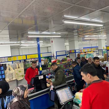 Bingöl Solhan BİM Üçüncü Kasa Açılmadı, Müşteriler Saatlerce Sırada Bekledi