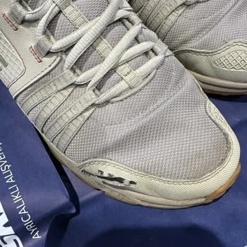 Kısa Sürede Ön Kısmında Deformasyon Gösteren Skechers Ayakkabının Değiştirilmesi Talebi