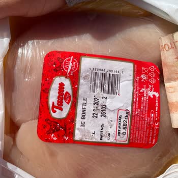 Tarihi Okunmayan Tavuk Ürünün Değiştirilmesi Ve Kasiyerin Agresif Tutumu