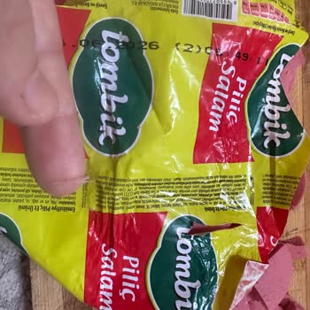 Tombik Piliç Salamda Tüy Bulunması Sağlık Ve Hijyen Endişesi