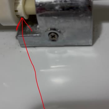 Turkuaz Klozet Kapağı Bağlantı Parçası Yedek Aranıyor