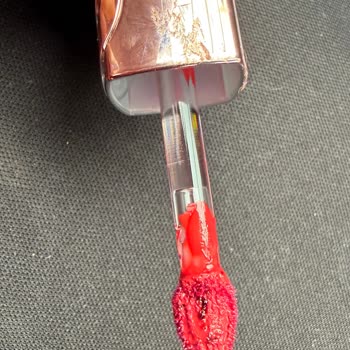 Labial L’Oréal Hyaluron Tint, poca duración y con defectos, solicito cambio