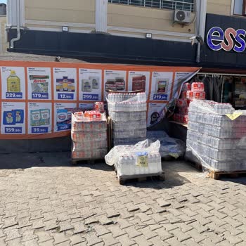 Essen Market'te Güneş Altında Saklanan Su Ve Meşrubatların Hijyen Ve Sağlık Riski