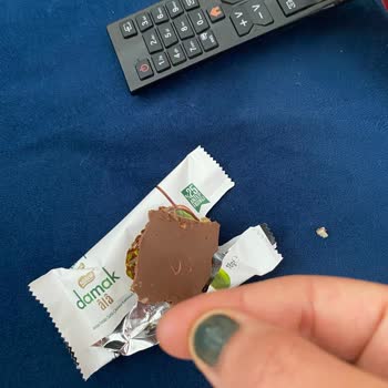 Nestle Damak Çikolatasında Kıl Bulunması Hijyen Ve Sağlık Endişesi