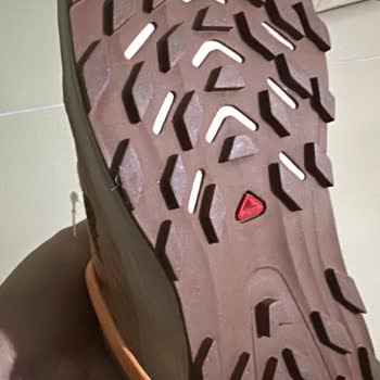 Salamon Ayakkabıların Kullanılmış Gönderimi Ve Güven Kaybı