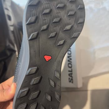 Salamon Ayakkabıların Kullanılmış Gönderimi Ve Güven Kaybı