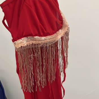 İadesiz Kırmızı Dansöz Kıyafeti Gönderildi Ve Gold Zincirli Mini Elbise Bulunamadı