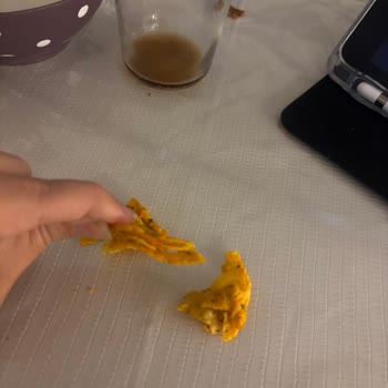 Doritos Cipsinde Sert Şekilsiz Parçalar Tüketilemez Ve Sağlık Endişesi