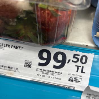 A101 Hasanbey Şubesinde Çürük Ve Küflü Çilekler Raflarda