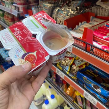 Küflü Yoğurt Ve Saygısız Mağaza Müdürü