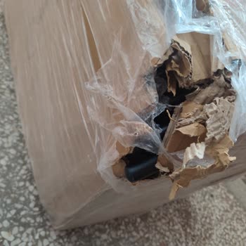 Kargo Apartman Kapısına Bırakıldı, Kurye Taşıma Yapmadı