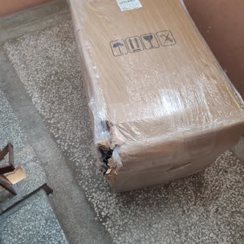 Kargo Apartman Kapısına Bırakıldı, Kurye Taşıma Yapmadı