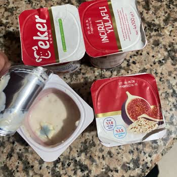 Küflü Probiyotik Yoğurt Ve Mağaza Müdürünün Umursamaz Tutumu