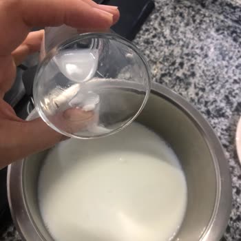 Uzun Son Kullanma Tarihine Rağmen Bebek Sütünde Tortu Ve Bozulma