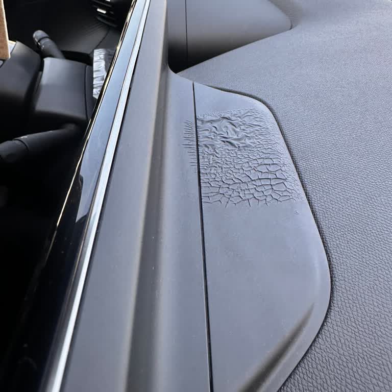 Üç Aylık Yeni Peugeot 2008’de Multimedya Plastik Parçasının Kabarması Ve Garanti Kapsamında Değişim Talebi