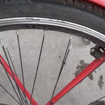 Kusurlu Vites Aktarıcısı Nedeniyle Jant Kırıldı, Yetkili Servis Haksız 3000 TL Ücret Talep Ediyor